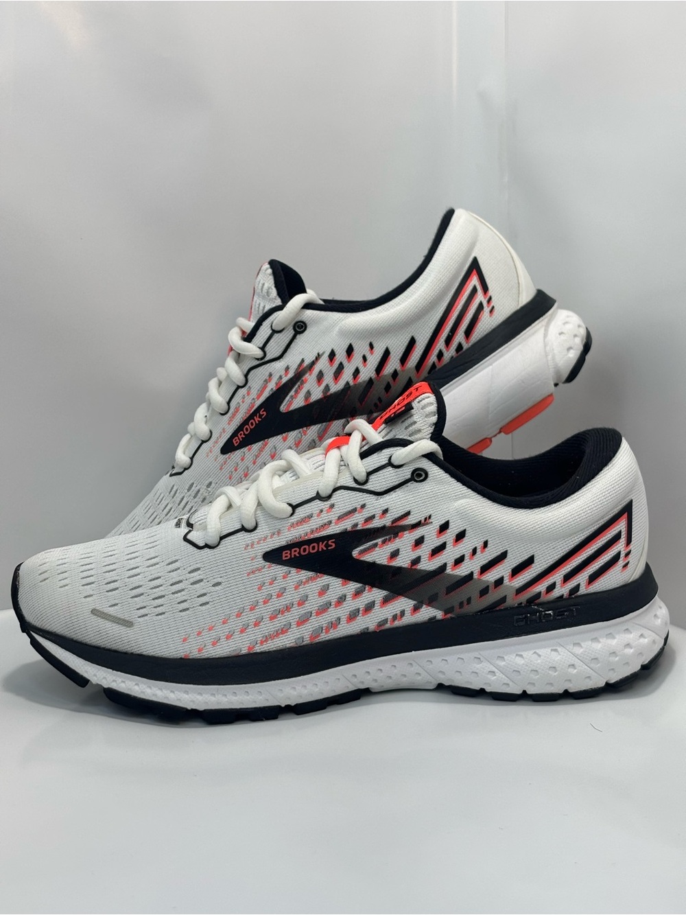 Brooks Ghost 13 Women's 6 White/Black/Pink Athletic Running Shoes 1203381B192